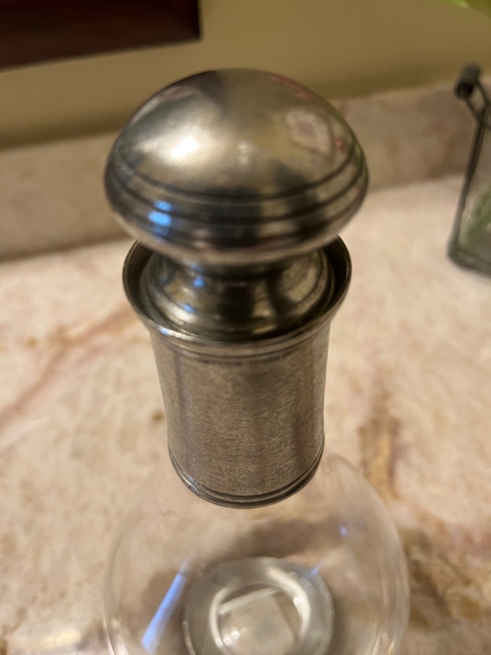 Glass decanter with pewter top - Picture 2 of 2
